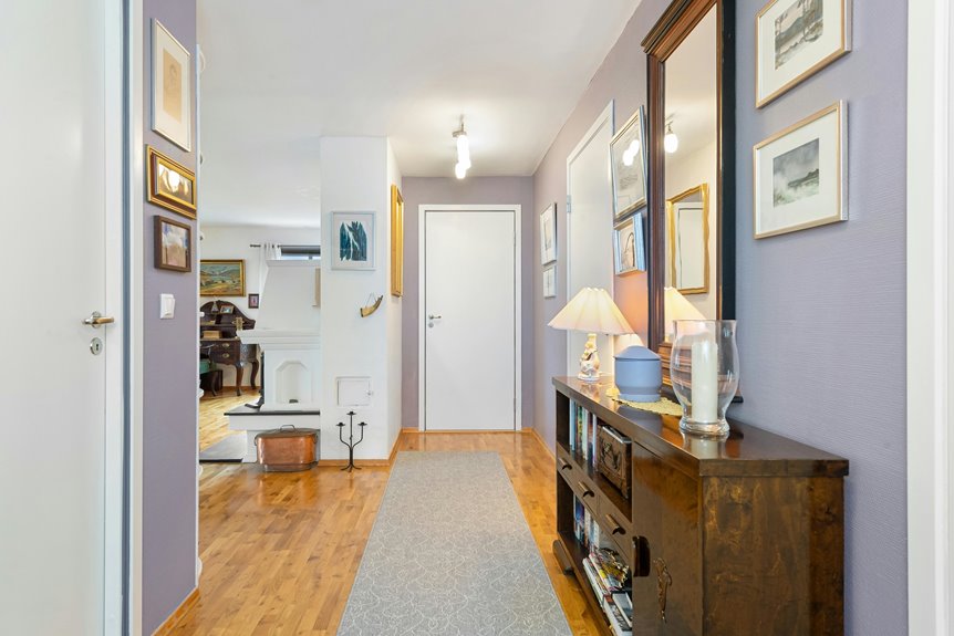should hallway match living room